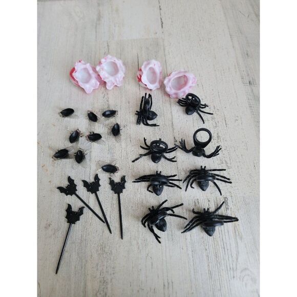 Halloween spider ring fly eyeball bat toothpick party accessories - Picture 9 of 9